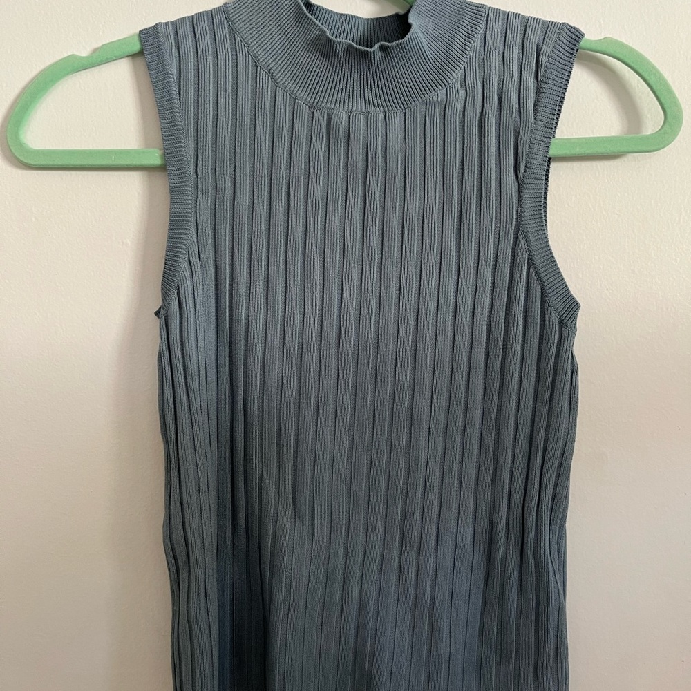 Guess mockneck top size M vintage